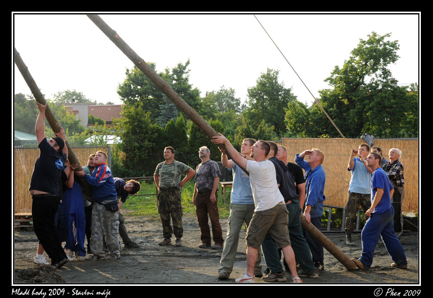 Mlade_hody_09_staveni_maje_335.jpg