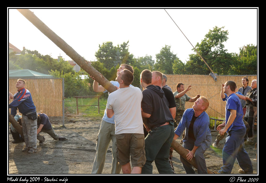 Mlade_hody_09_staveni_maje_338.jpg