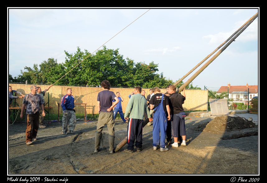 Mlade_hody_09_staveni_maje_341.jpg