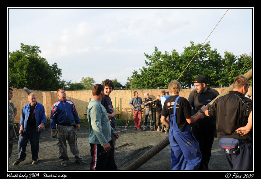 Mlade_hody_09_staveni_maje_343.jpg