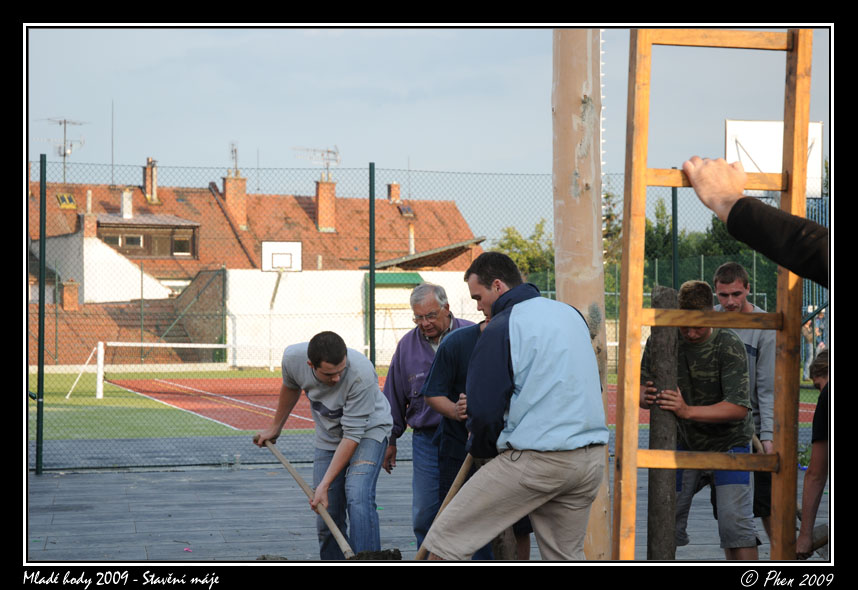 Mlade_hody_09_staveni_maje_351.jpg