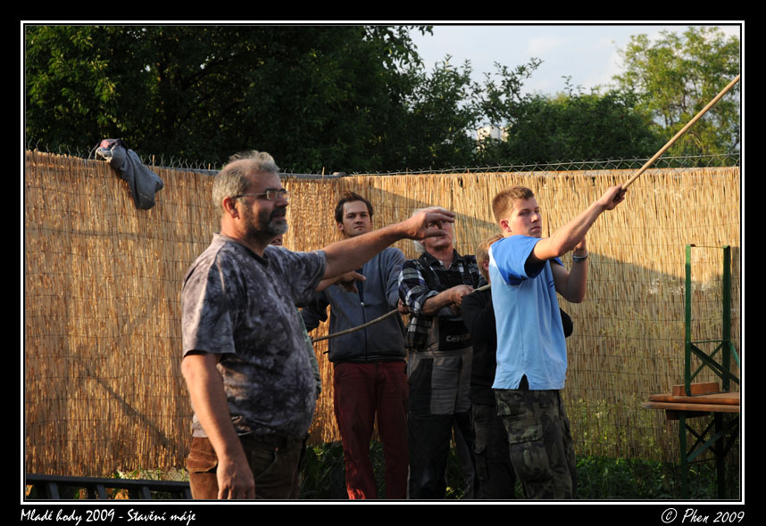 Mlade_hody_09_staveni_maje_353.jpg