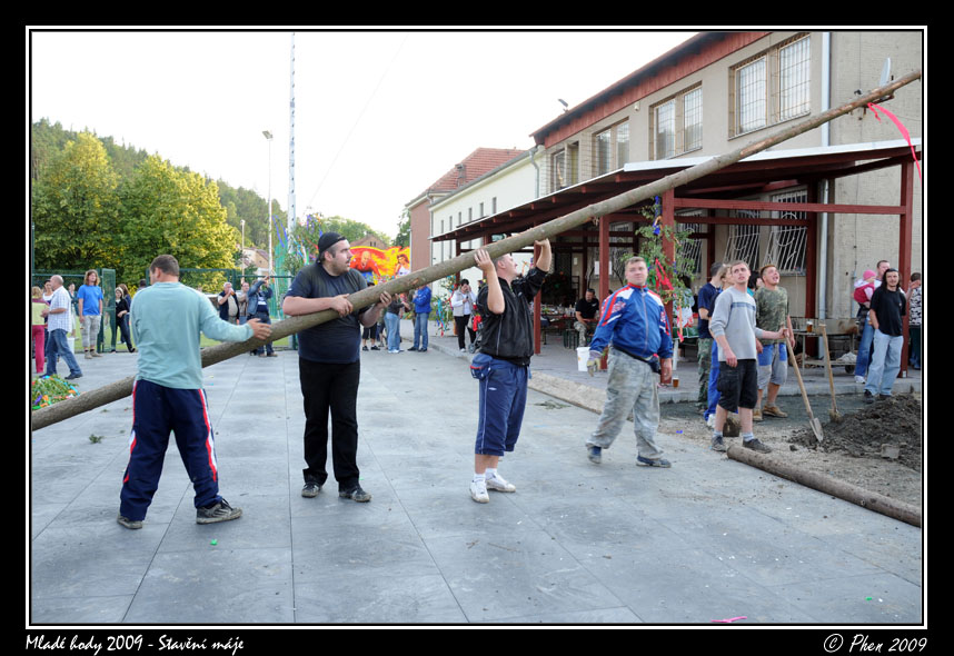 Mlade_hody_09_staveni_maje_361.jpg