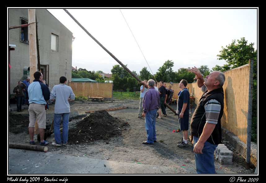 Mlade_hody_09_staveni_maje_362.jpg