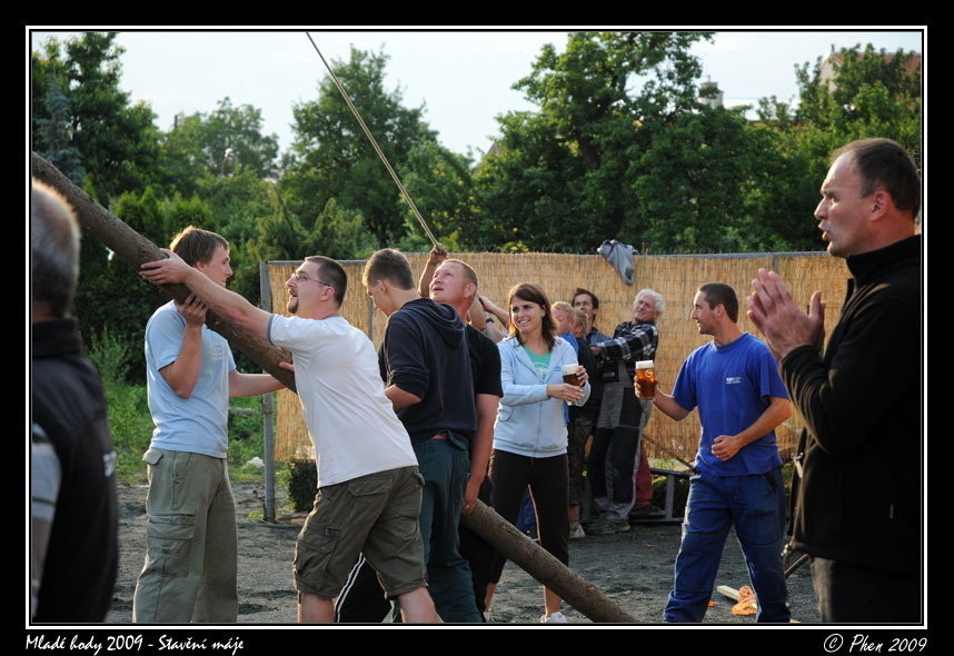 Mlade_hody_09_staveni_maje_363.jpg