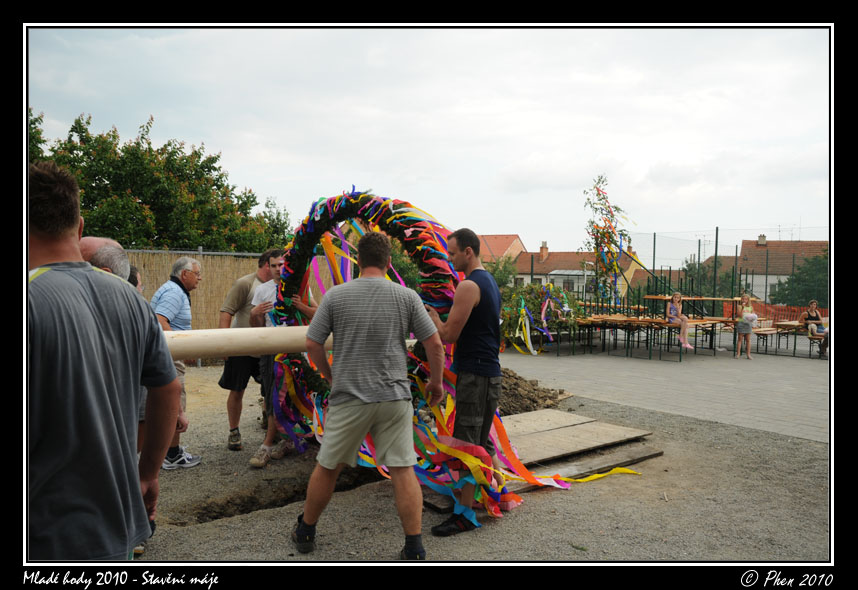 Mlade_hody_10_staveni_maje_022.jpg