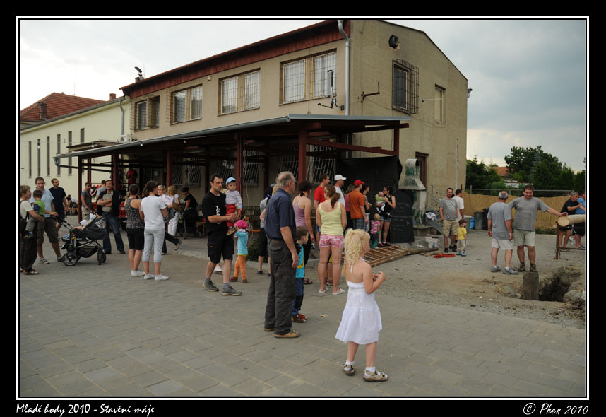 Mlade_hody_10_staveni_maje_026.jpg