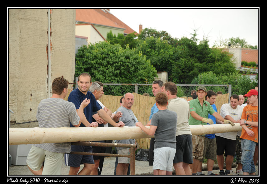 Mlade_hody_10_staveni_maje_032.jpg