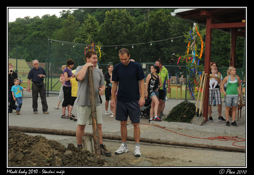 Mlade_hody_10_staveni_maje_048.jpg
