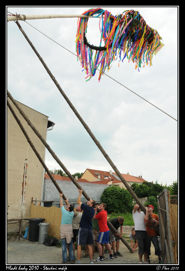 Mlade_hody_10_staveni_maje_054.jpg