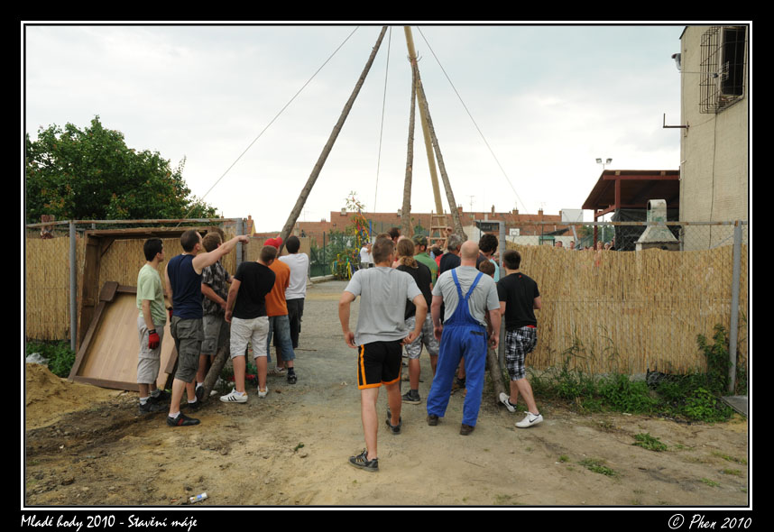 Mlade_hody_10_staveni_maje_055.jpg