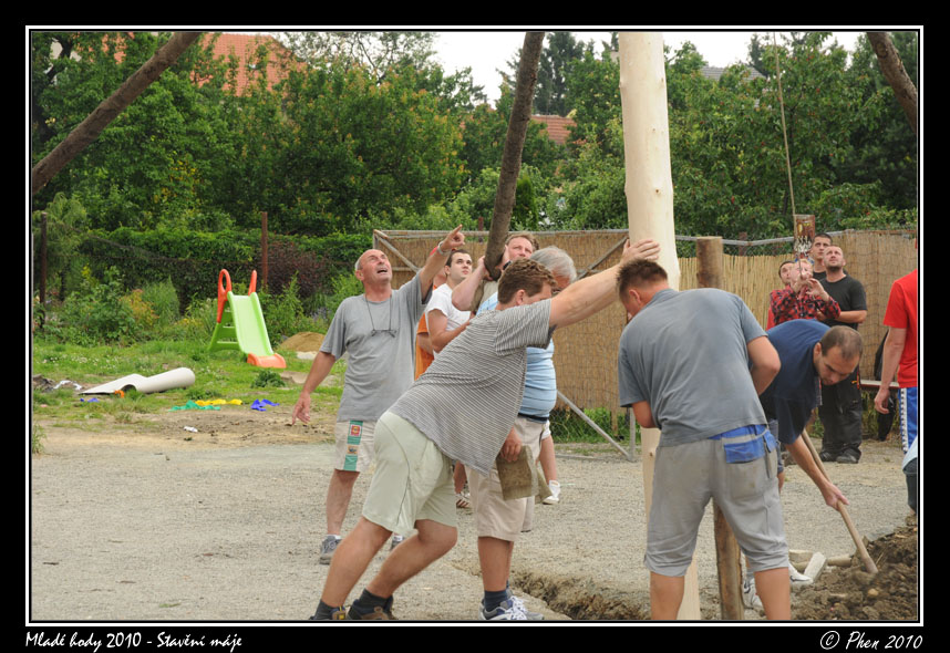 Mlade_hody_10_staveni_maje_076.jpg