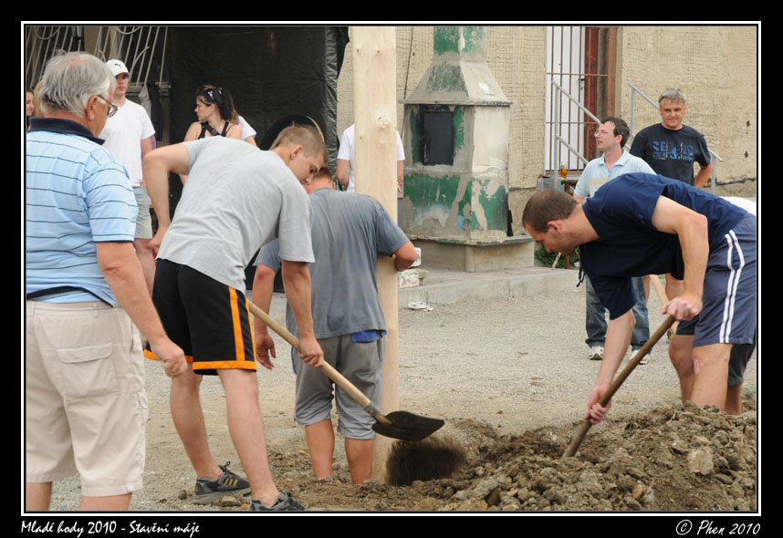 Mlade_hody_10_staveni_maje_090.jpg